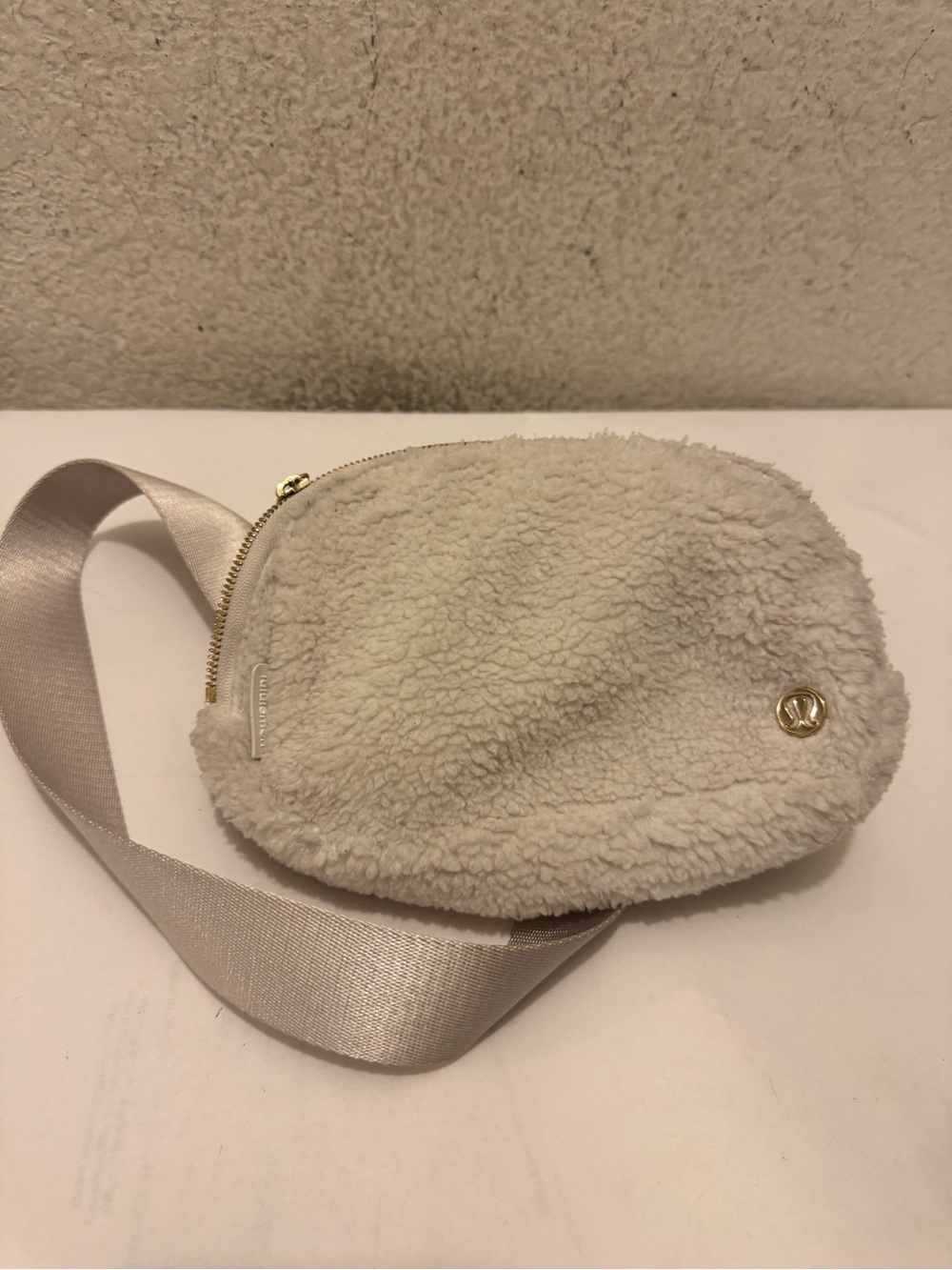 lululemon athletica Cream Sherpa Crossbody Belt Bag with Gold Hardware